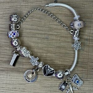 Original Pandora Bracelet, 925 Silver Ale. With assorted charms + Pandora bag.